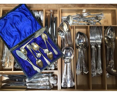 A collection of assorted silver-plated flatware comprising a 12-place Kings pattern set and a cased set of tea spoons etc. 