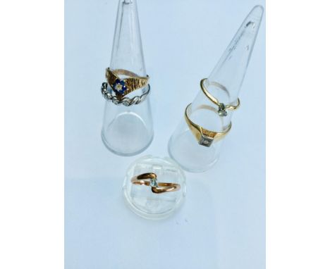An assortment of mixed gold rings, including 2 x 14ct gold and diamond rings. Total weight approximately 9.1 grams.