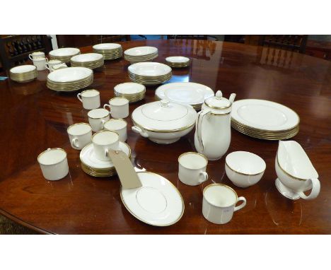 DINNER SERVICE, Royal Worcester English fine bone China, 12 place service. (93 pieces) (Packaging not included)