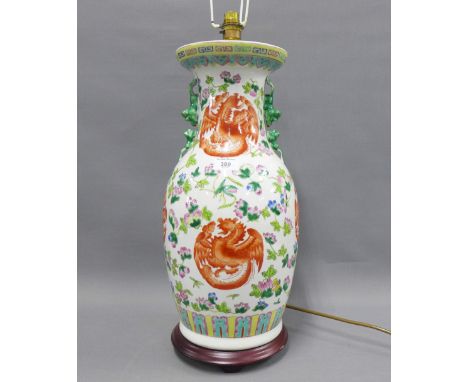 Large Chinese famille vert table lamp on a wooden base, height excluding fitting 50cm 