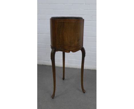 Mahogany jardiniere planter with chequer banded inlay, metal liner, on three cabriole legs with  pad feet, 33 x 81cm (a/f) 