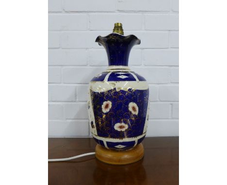 Imari style pottery table lamp on a wooden base, 40cm  