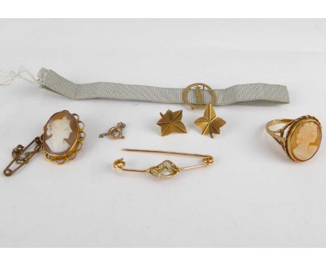Various items of 9ct gold jewellery, to include a cameo ring, size O, a small cameo brooch, a pair of leaf design stud earrin
