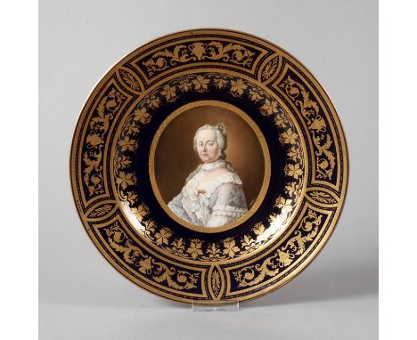 Alt-Wien Teller ""Kaiserin Maria Theresia""datiert (1)827, blaue Bienenkorbmarke, schwarze Aufschrift, im Bild undeutlich sig