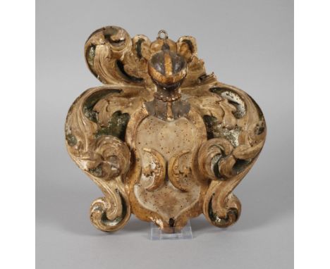 Geschnitztes Wappen Barock18. Jh., Holz geschnitzt, kreidegrundiert, farbig gefasst und partiell goldbronziert, von Harnisch 