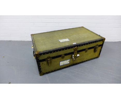 A vintage travel trunk 92 x 32cm 