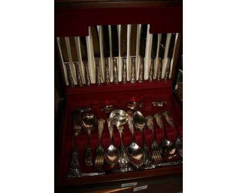 Cased canteen of modern silver plated Kings pattern flatware 