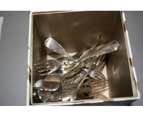 Group of various 19th and 20th Century silver flatware, to include ladles, dessert spoons and forks4 various sauce ladles, 13