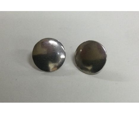 A pair of Georgian silver buttons. Chester circa 1780. By R Richardson. Approx. 5 grams. Est. £40 - £60.