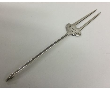 A good copy of an Roman silver two prong fork. London. By EH. Approx. 25 grams. Est. £25 - £35.