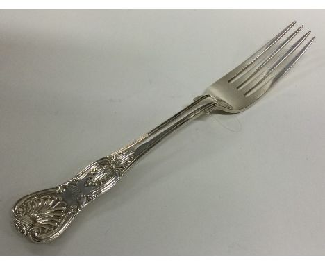 A heavy Kings' pattern silver table fork. London. By WRS. Approx. 105 grams. Est. £30 - £50.