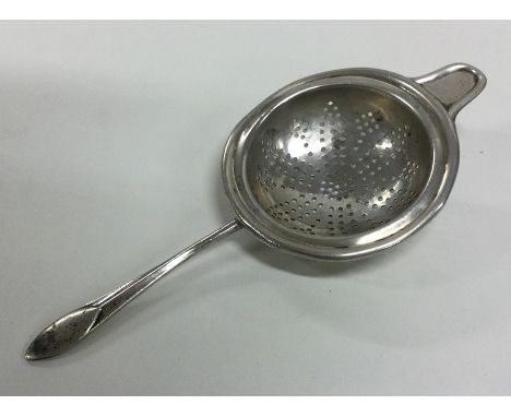 A heavy engine turned silver tea strainer. Sheffield. Approx. 46 grams. Est. £30 - £40.