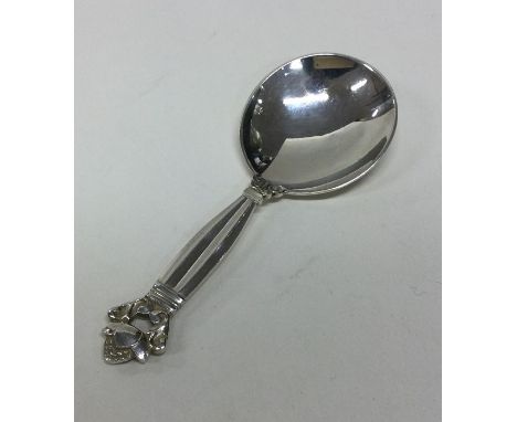GEORG JENSEN: A silver caddy spoon of typical form. Approx. 26 grams. Est. £50 - £80.