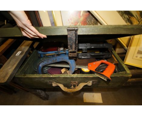 Quantity of tools in Royal Sussex Regiment Box