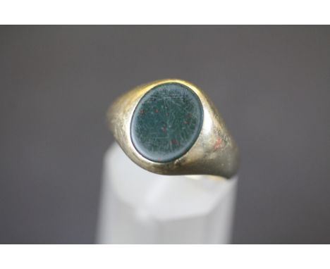 9ct Gold Bloodstone Signet Ring - size R 6.2g