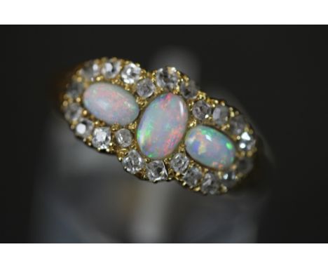 18ct Gold Opal &amp; Diamond Ring size N/O 4.5g