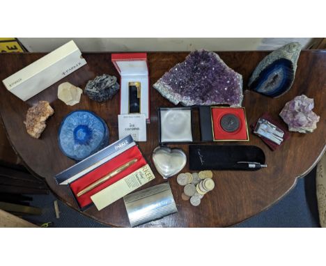 A mixed lot to include a boxed Parker fountain pen having a 14k nib, a Royal lighter, crystals, coinage and other itemLocatio
