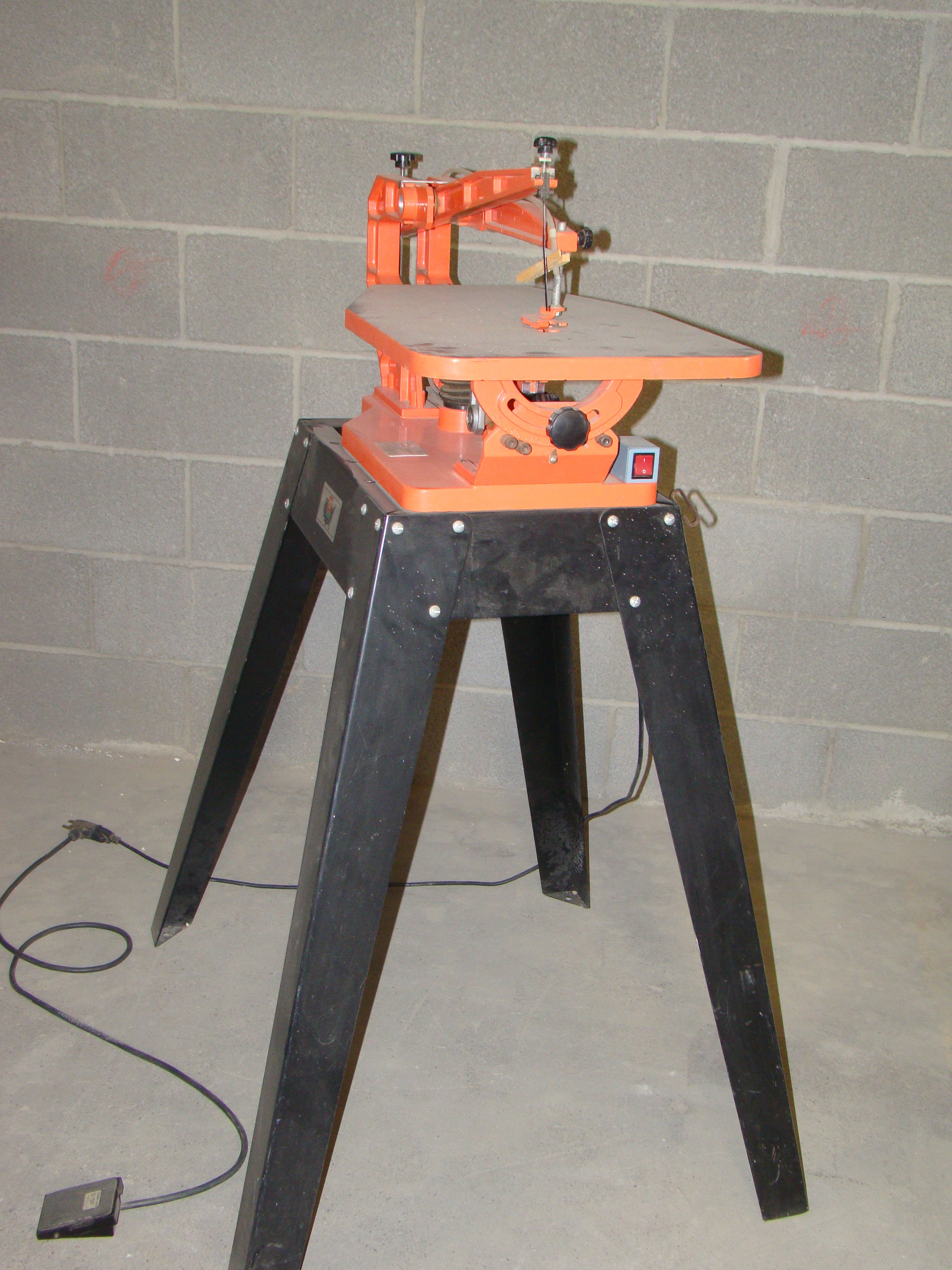 Sakura Scrollmate 21" Scroll Saw Model SKS21 with foot pedal and Stand