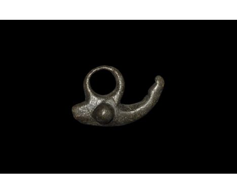 1st-2nd century AD.
A bronze pendant of a phallus with suspension loop above. 11 grams, 31mm (1 1/4"). Very fine condition.
P