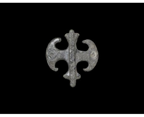 2nd-3rd century AD.
A bronze plate brooch comprising a pelleted spine and addorsed pelta-shaped lateral plates with ring-and-