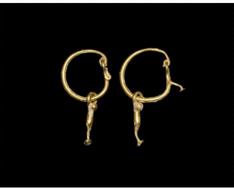 2nd century AD.
A matched pair of small gold earrings, each a hoop with hook-and-eye closure, pendant bar with granule beneat