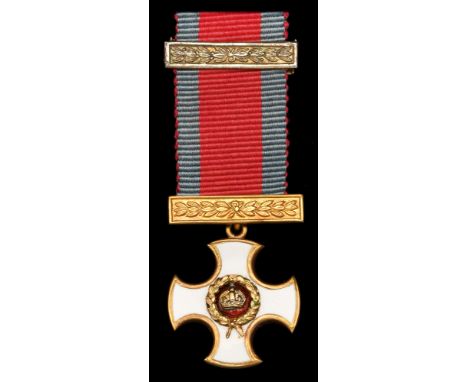 Distinguished Service Order, V.R., gold and enamel, with integral top silver-gilt riband bar, of contemporary manufacture, gr
