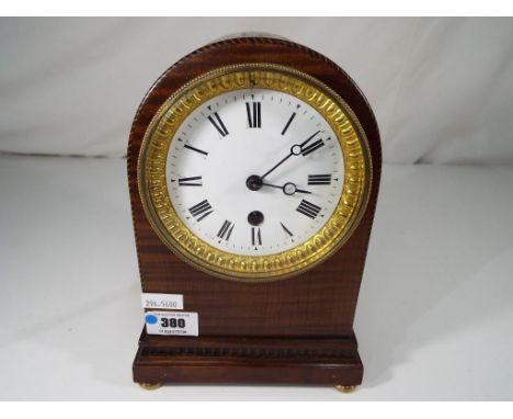 A good quality Edwardian mantel clock with drum movement, with Roman numerals on a white dial, with pendulum and key Est £40 
