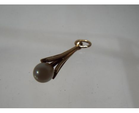 A lady's hallmarked 9 carat gold and pearl pendant, approx weight 0.9 grams
