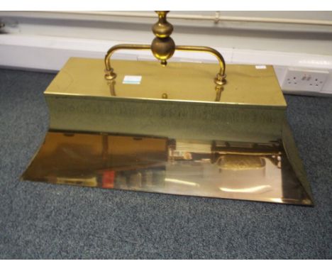 A good quality brass light fitting, approx 26cm x 80cm x 40cm