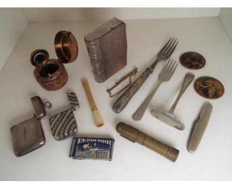 A good mixed lot of collectables to include a hallmarked silver vesta, a further white metal vesta, a portable ink well, an e