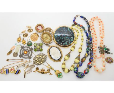 Strings of good vintage beads, to include millefiori, a compact, and two reliquary pendants Condition Report: No condition re