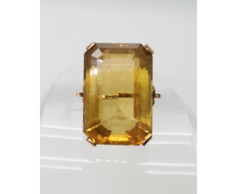 A 9ct gold large citrine set ring citrine approx 2.5 cm x 1.7cm x 1cm, finger size M, weight 11.3gms Condition Report: Availa