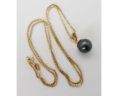 An 18ct gold box chain length 54cm and yellow metal black pearl pendant, weight 8gms Condition Report: Available upon request