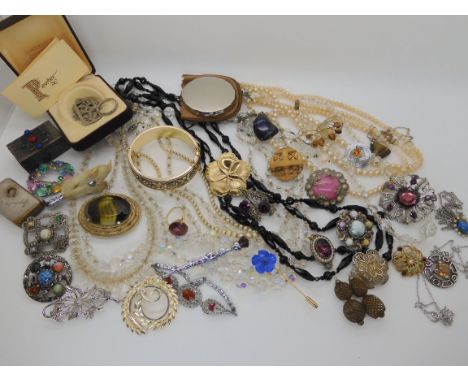 A pair of hair earring drops, items by Miracle and other vintage costume jewellery Condition Report: No condition report avai