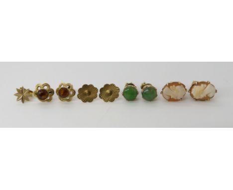 Four pairs of 9ct and yellow metal earrings (and an odd one) to include Chinese green hardstone and cameo weight combined 5.3
