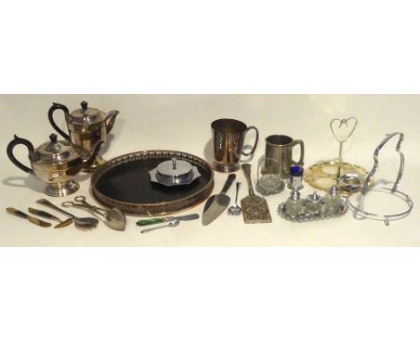 CAVALIER ELECTROPLATE TEAPOT AND HOT WATER JUG, A CIRCULAR GALLERY TRAY AND TWO ELECTROPLATE SALAD SERVERS AND AN  ELECTROPLA