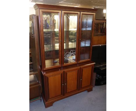 MODERN MAHOGANY EFFECT DISPLAY SIDE CABINET, WITH THREE INTAGLIO CUT GLASS AND FRAMED UPPER DOORS 