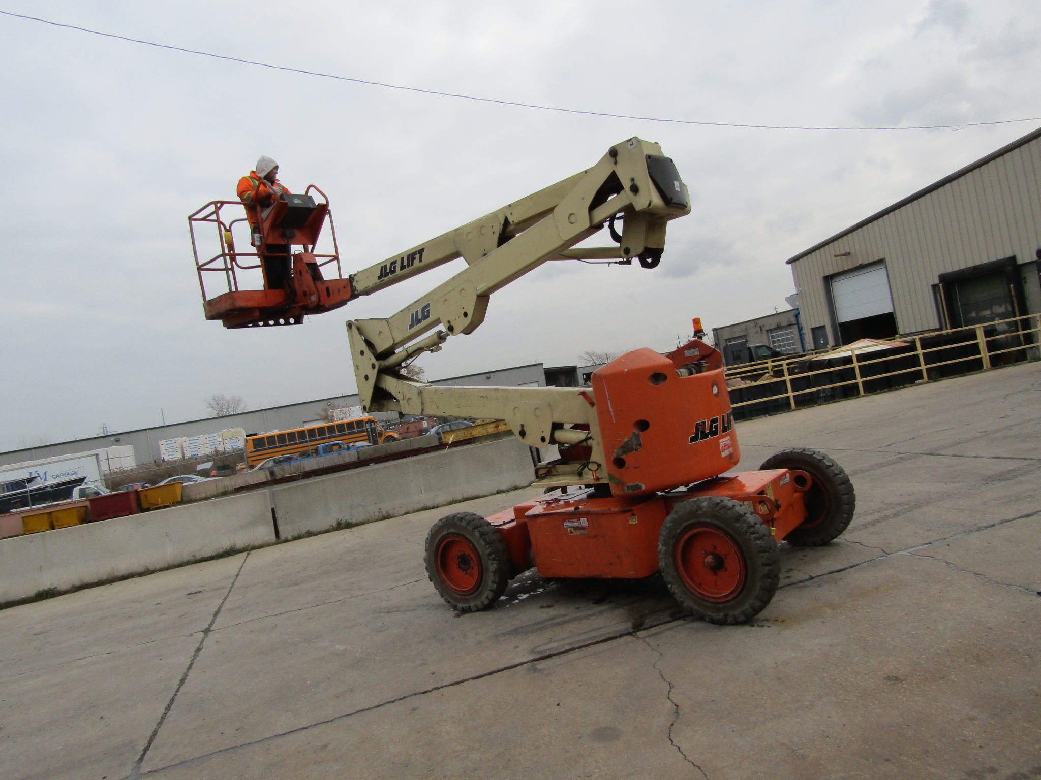 JLG 45 Electric Boom Lift Manlift with 45' platform height & 500lbs