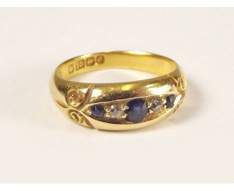 GOLD RING.
An Edwardian 18ct. sapphire & diamond ring. Approx. 4.8g. Size M.