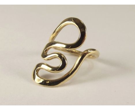 GOLD RING.
A 9ct. gold hand made ring by John 'Red' Simpson, St. Ives. Approx 7.8g. Size R/S.