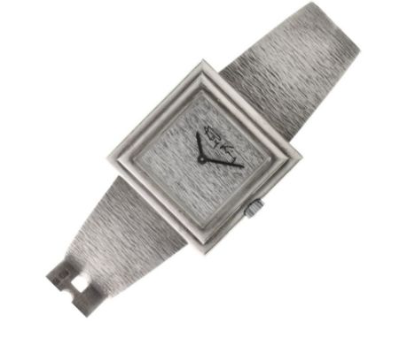 Roy C King- Silver mechanical bracelet watch, London 1973, the plain textured dial with black hands, to a textured stiff hing