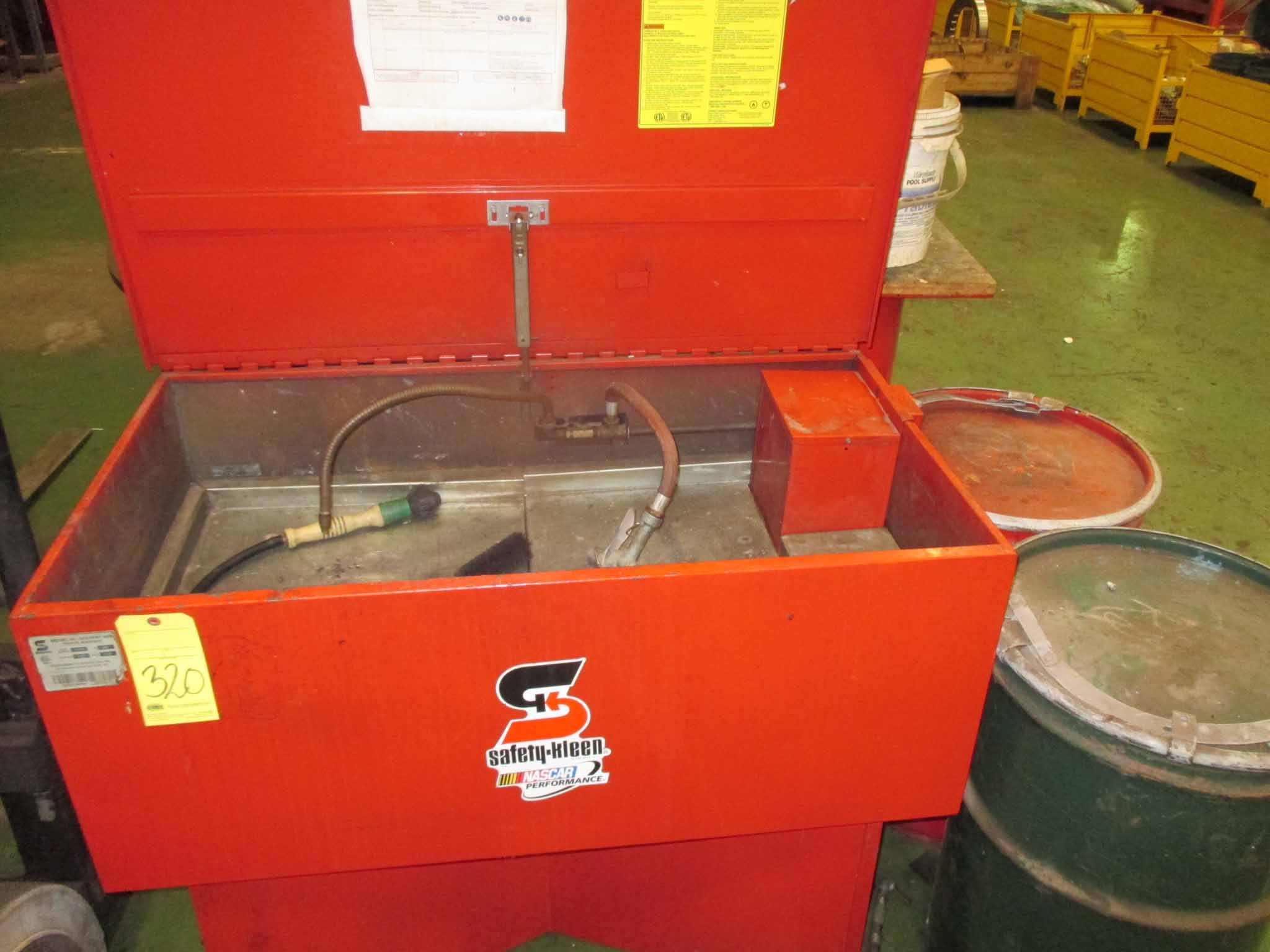 PARTS WASHER, SAFETY-KLEEN, W/extra Solvent