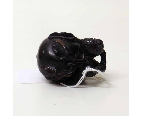 Hardwood netsuke. Condition report: see terms and conditions