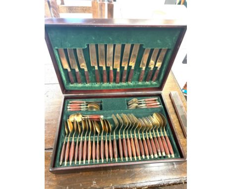 Vintage cased canteen of cutlery 