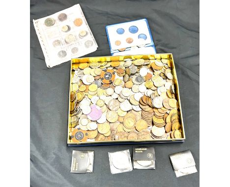 Large selection of vintage foreign and British coins 