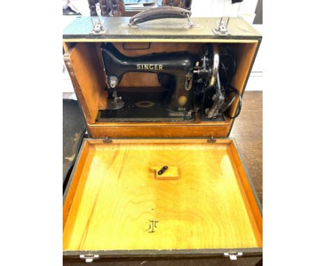 Vintage cased singer sewing machine 