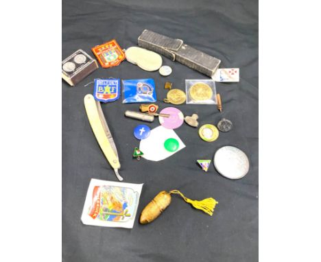 Selection of assorted vintage items to include badges, cut throat razor etc 