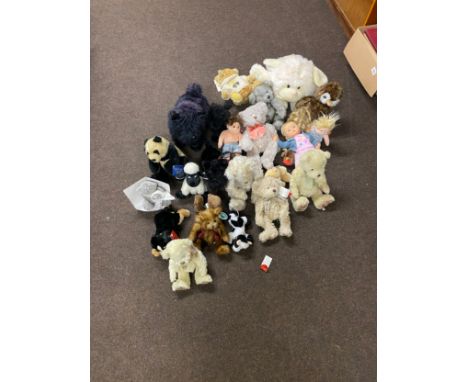 Large selection of vintage and later teddies 