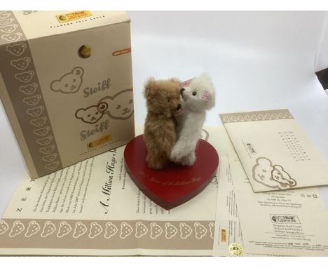Steiff 038389 2007 Million Hugs &nbsp;Ltd edt 10cm &nbsp;x 2 Teddy bears pair linked with a wooden base heart stand, in box.