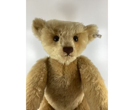 Steiff Fine boxed 1907 British collectors teddy bear from 1989 issue ; white tag 017461 no 1736/3000 Golden very large long a